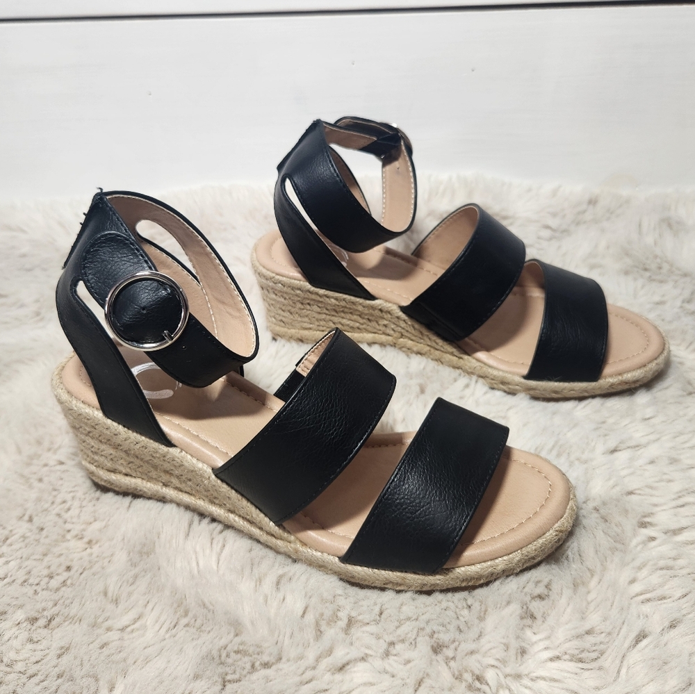 JOURNEE COLLECTION Womens Adjustable Strap Strappy Norra Open Toe Wedge
